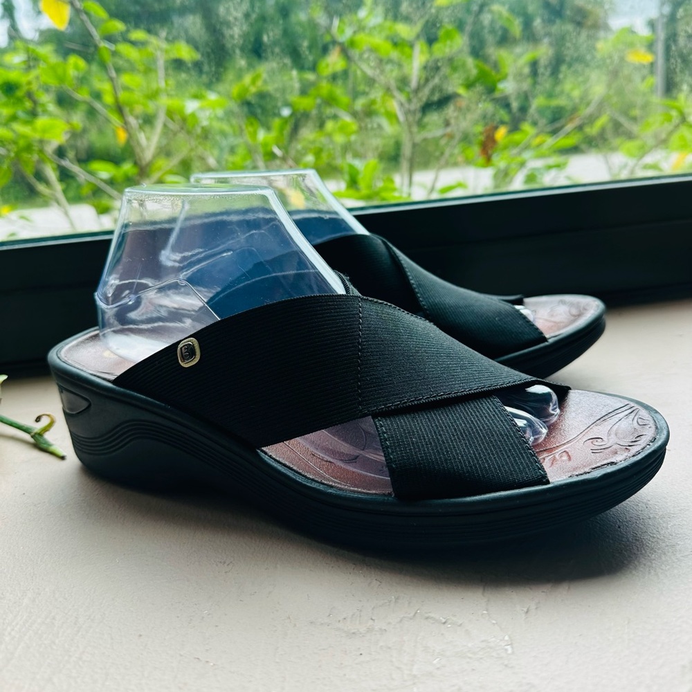 Bzees Desire Black Slip On Sandal Stretch Crisscross Design Size 11